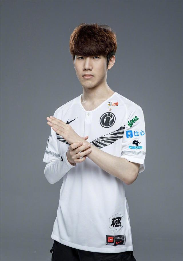 调整战术并 调整战术并